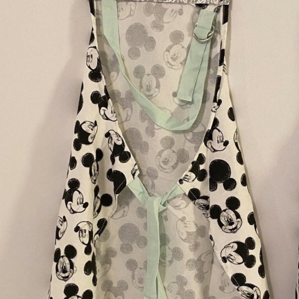 Mickey Mouse Apron!! - Picture 6 of 6